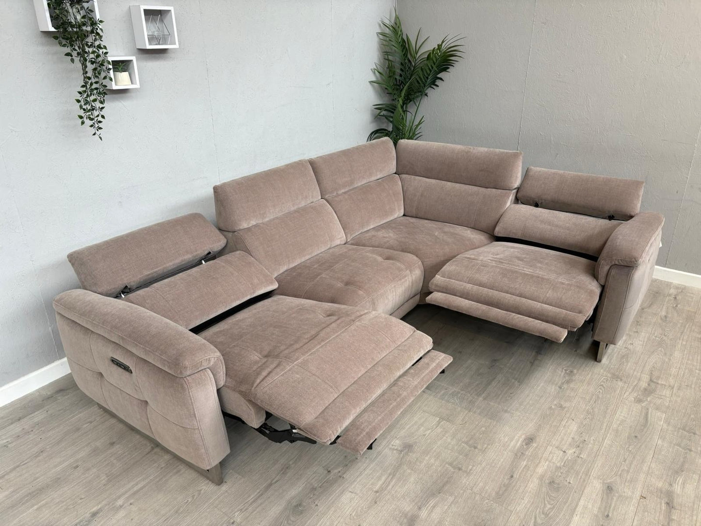 Furniture Village MOET Fabric 2 Corner 1 Power Recliner Corner Sofa - RRP £3295