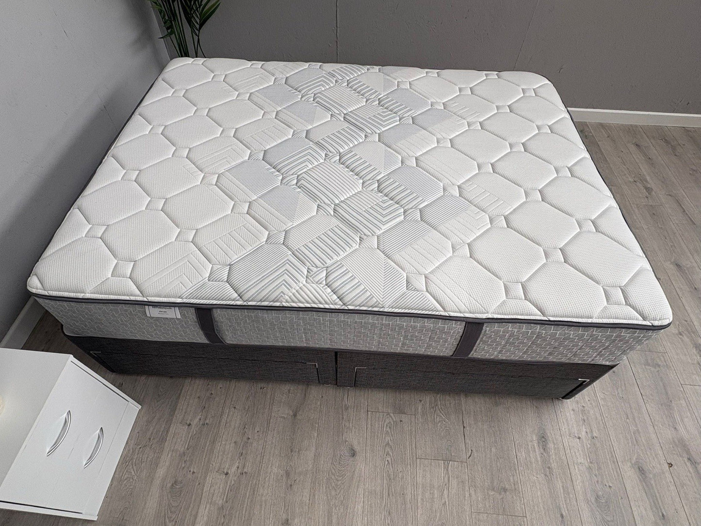 Sealy Elevate NEWTON 4ft 6 Double Mattress, Firm - RRP £1,399