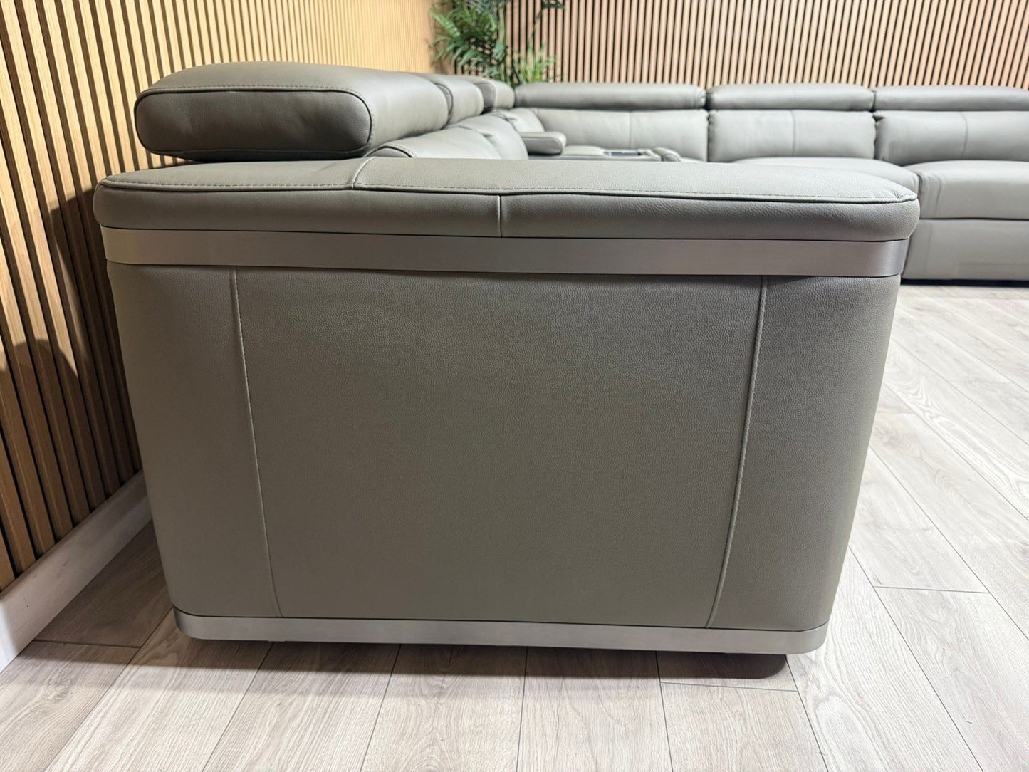 Sofology PLAZA style Leather 2c2 Power Recliner Sofa + Console - RRP £4699