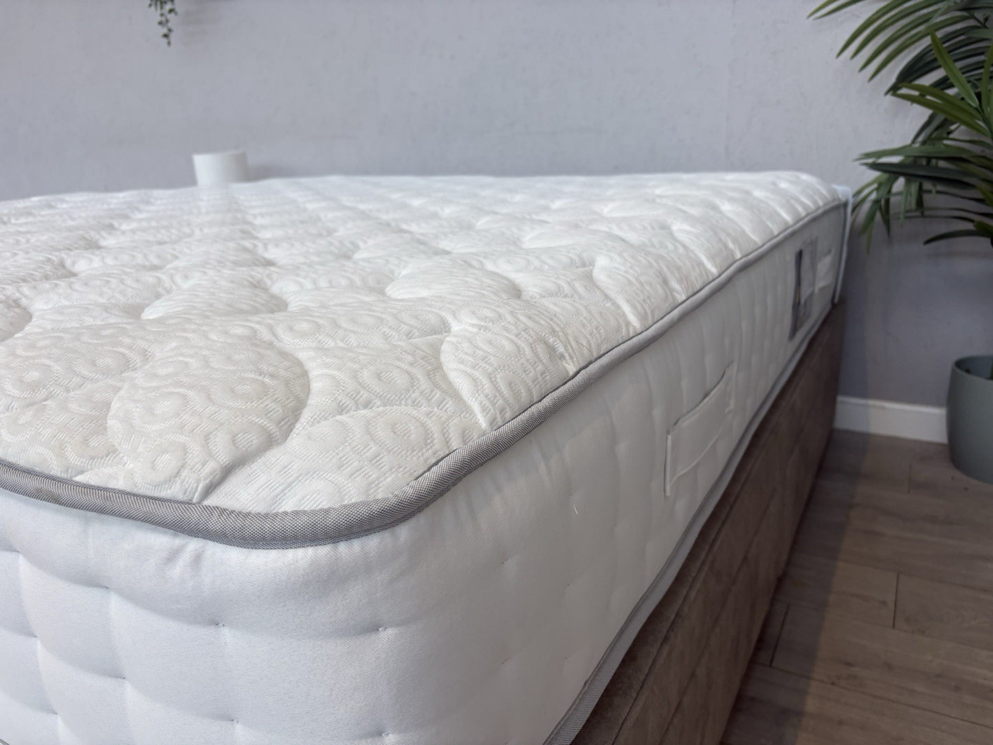 Silentnight 2800 Pocket Memory 6ft Superking Mattress - RRP £1,099