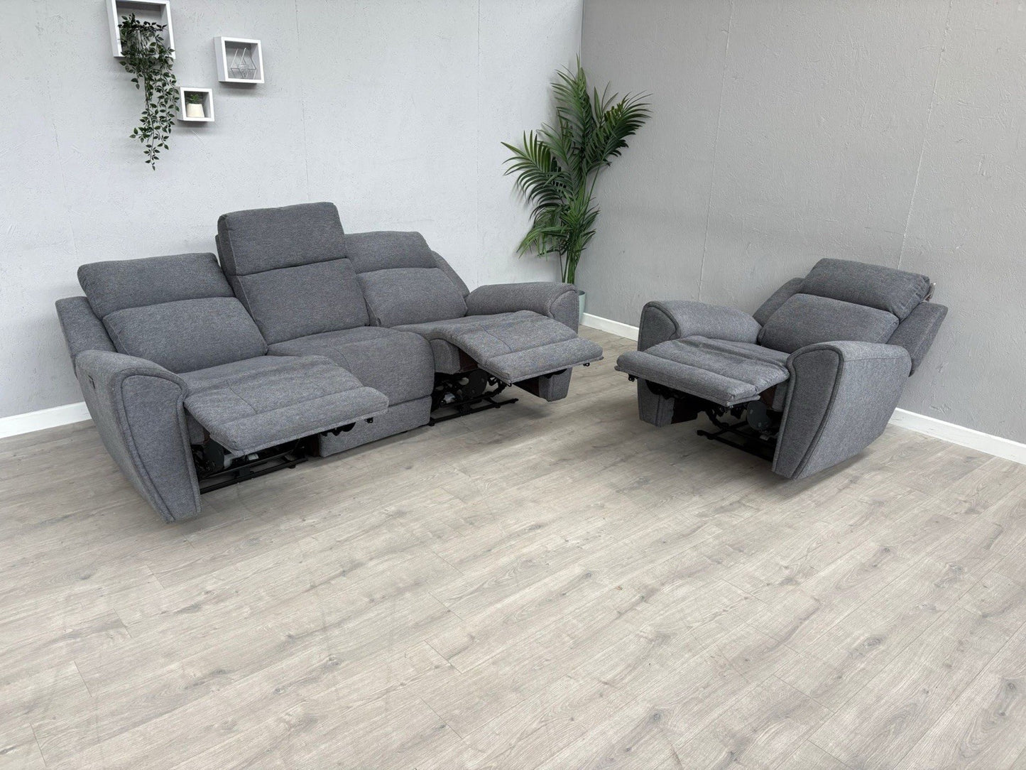 DFS Gilford 3 Seater Sofa + Armchair Power Recliner Sofa Set - RRP £1,748