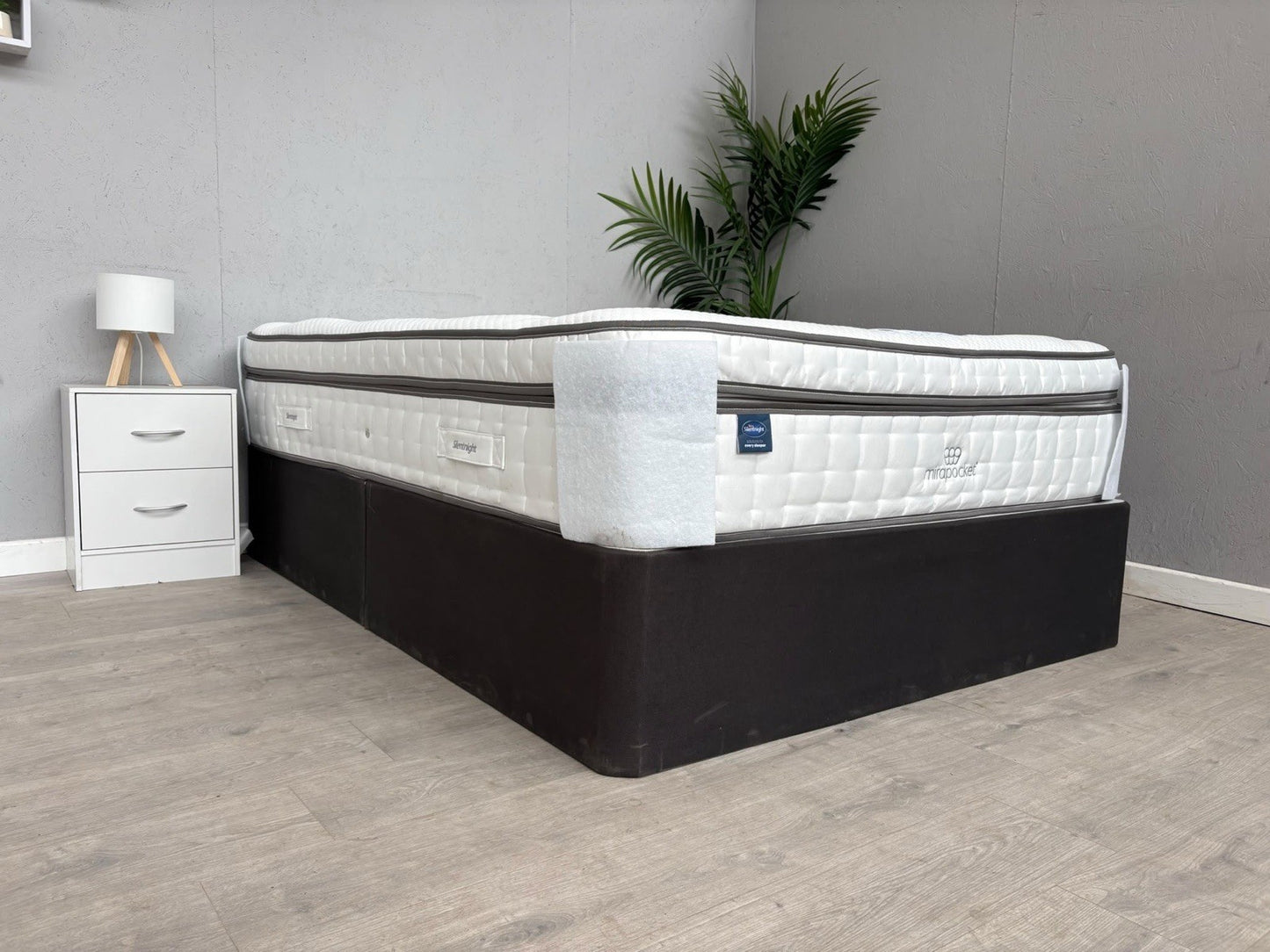 Silentnight 2000 Pocket Deluxe Box Top 5ft Kingsize Mattress - RRP £999
