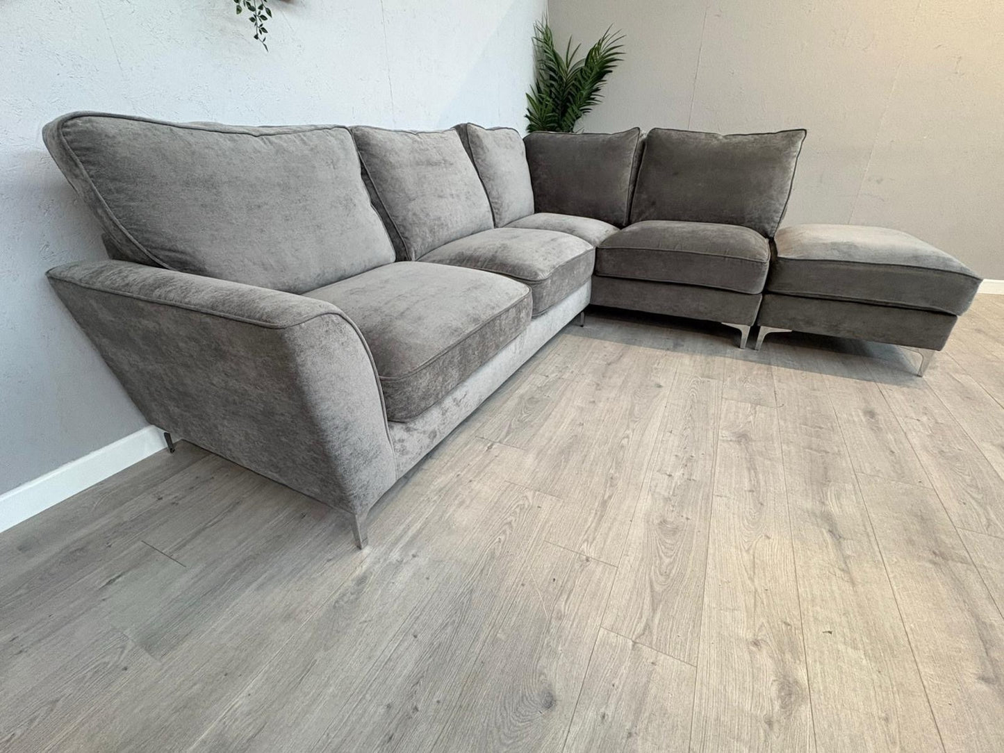 Furniture Village LEGEND RHF Classic Back Fabric Chaise Corner Sofa - RRP £1895