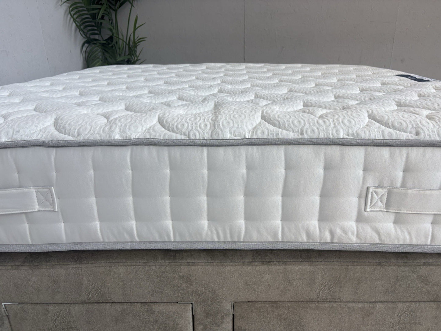 Silentnight 2800 Pocket Memory 6ft Superking Mattress - RRP £1,099