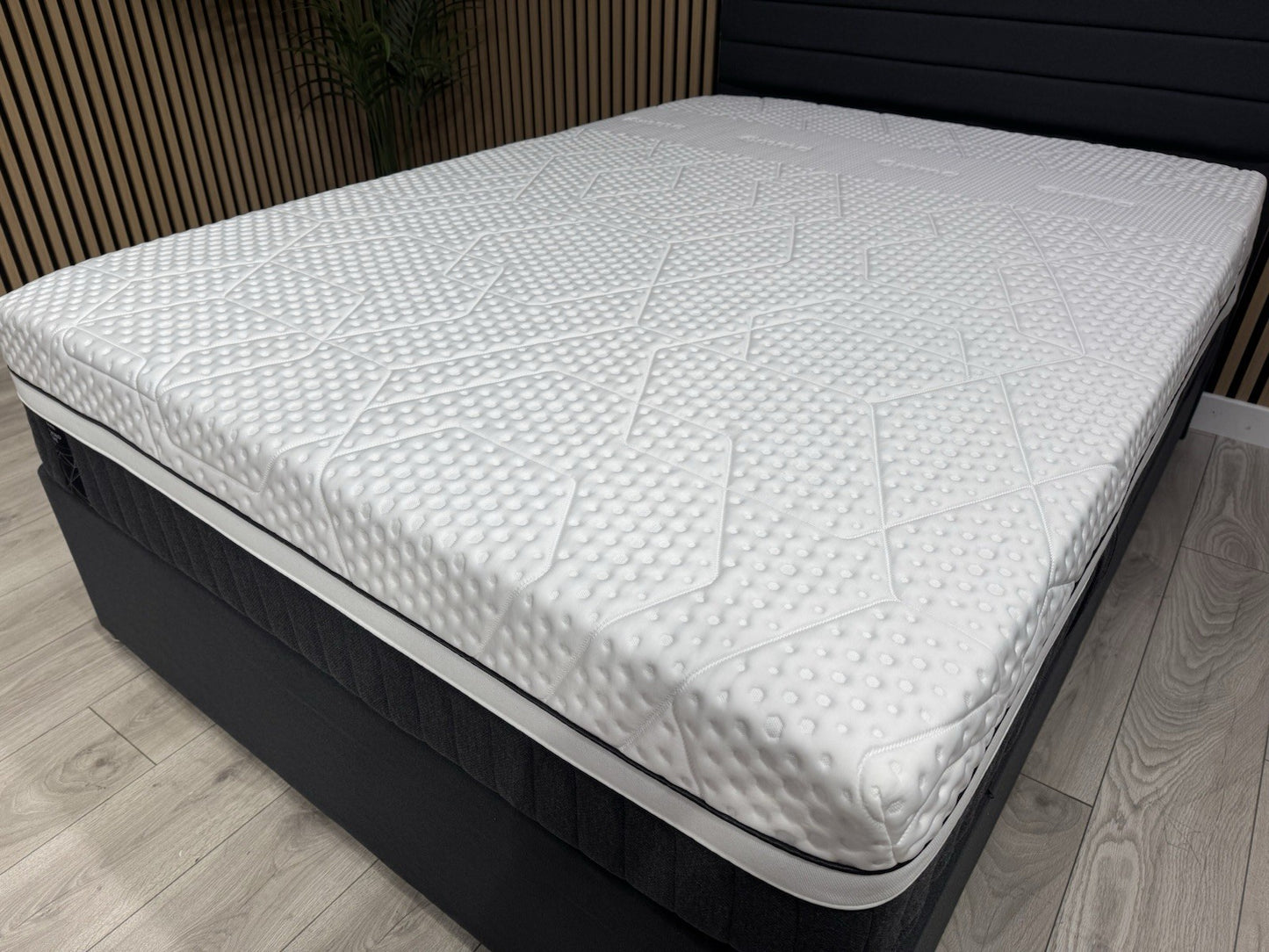 EMMA - Diamond Deluxe Hybrid 4ft 6 Double Mattress - RRP £1,999
