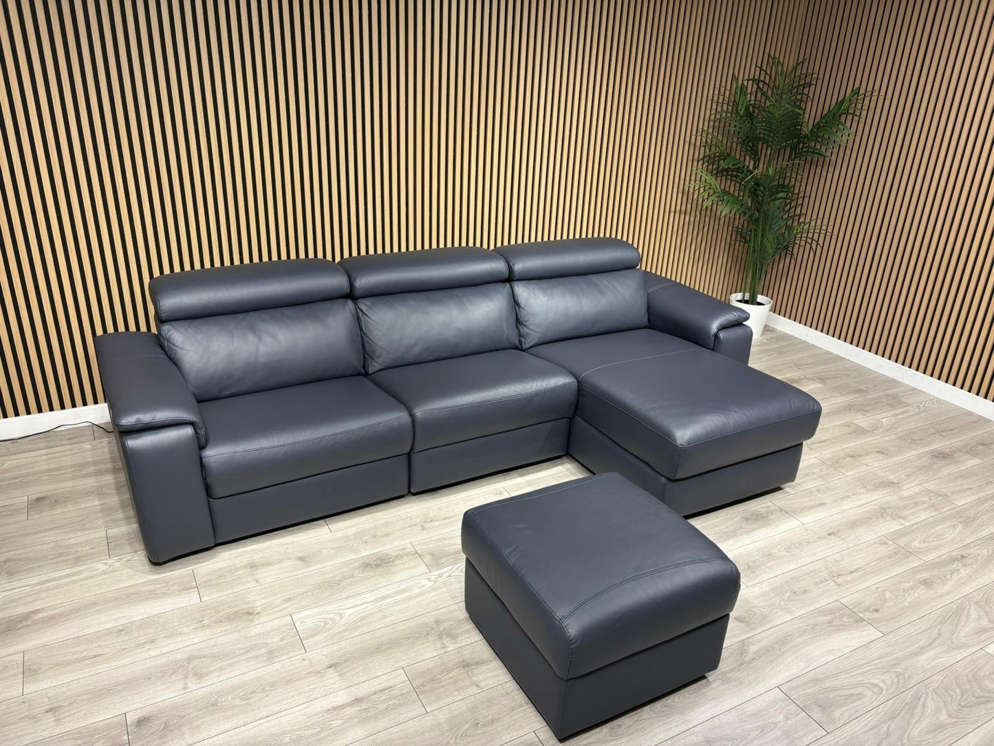 F. Village - Nicoletti DAVIDE Leather Power Chaise Sofa + Stool - RRP £6,040