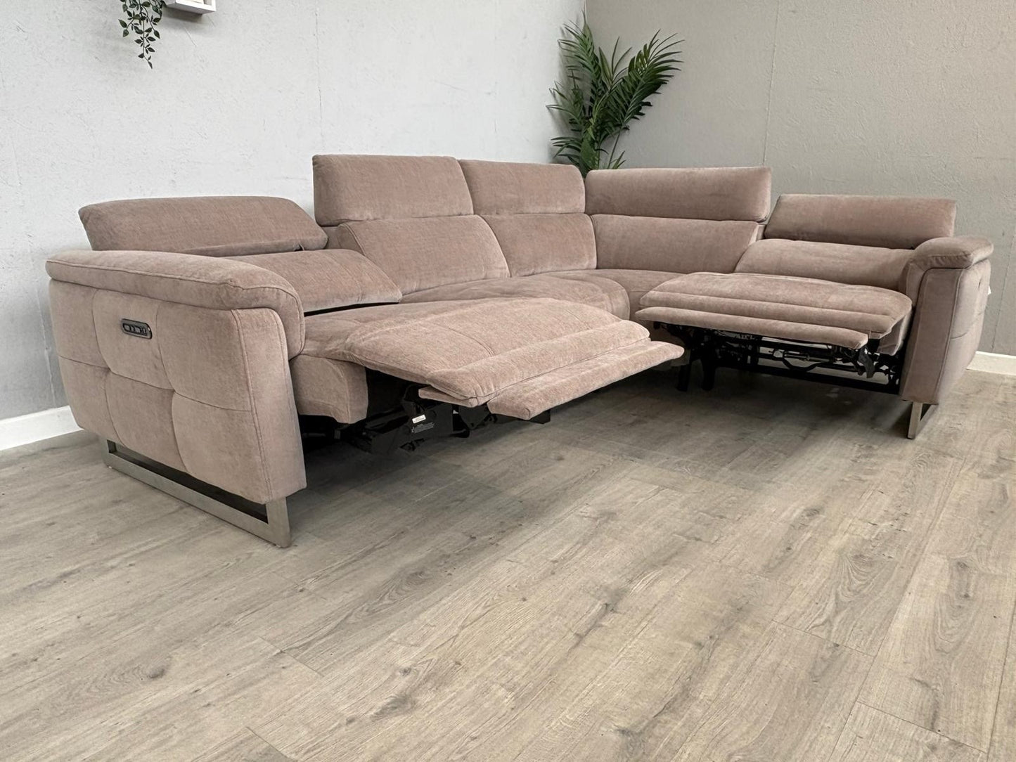 Furniture Village MOET Fabric 2 Corner 1 Power Recliner Corner Sofa - RRP £3295