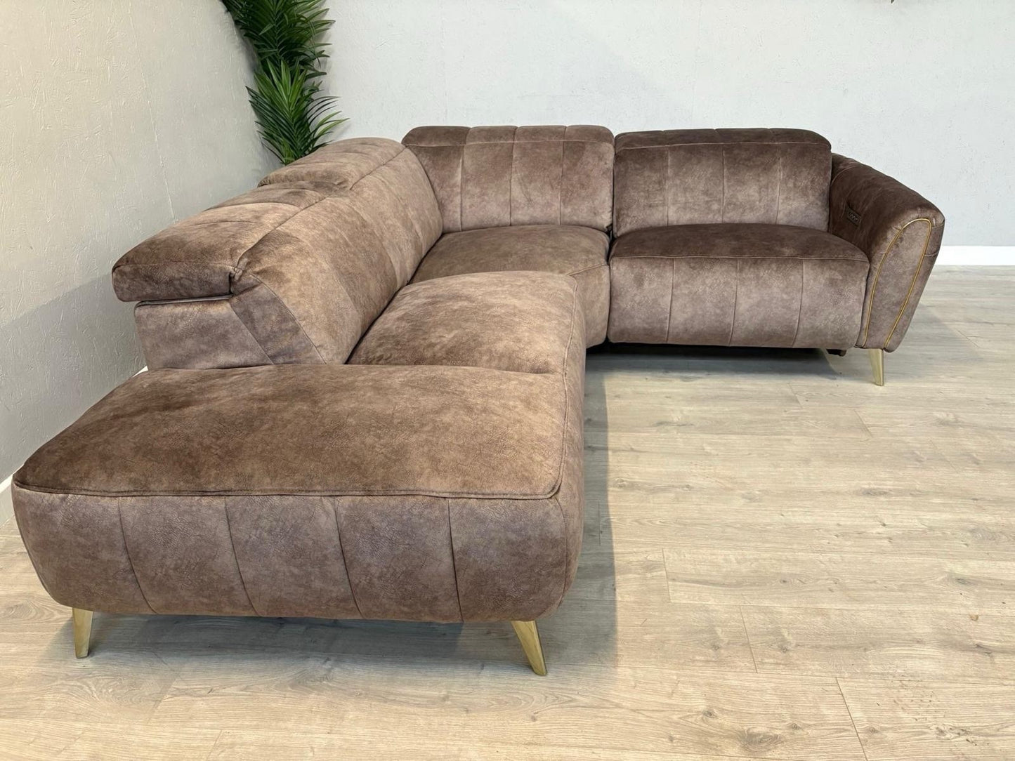 DFS Lidia Right Hand Facing Open Chaise Power Recliner Corner Sofa - RRP £1899