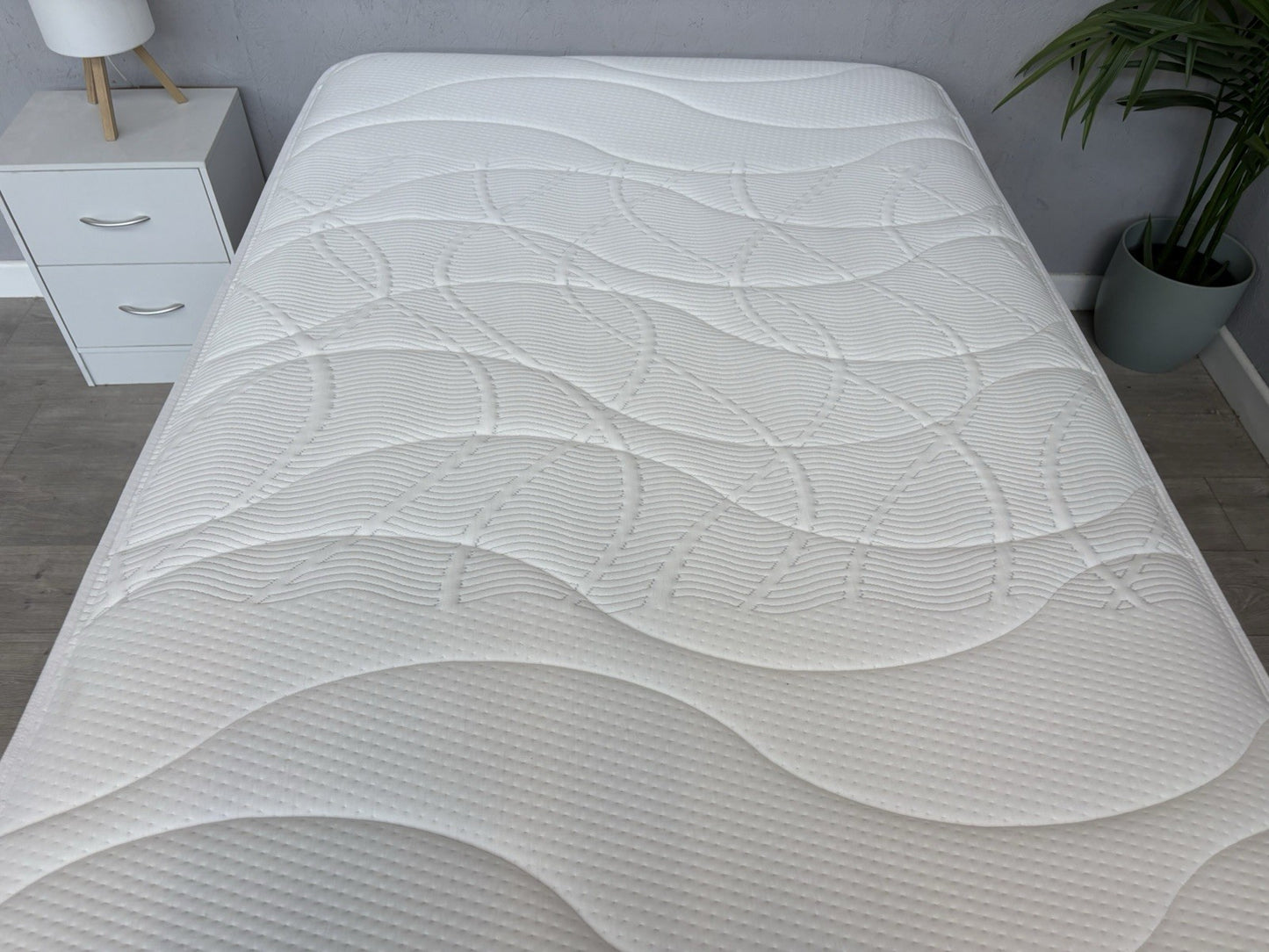 Slumberland RESPONSE LATEX LUXE 4ft Small Double Mattress, Firm - RRP £799