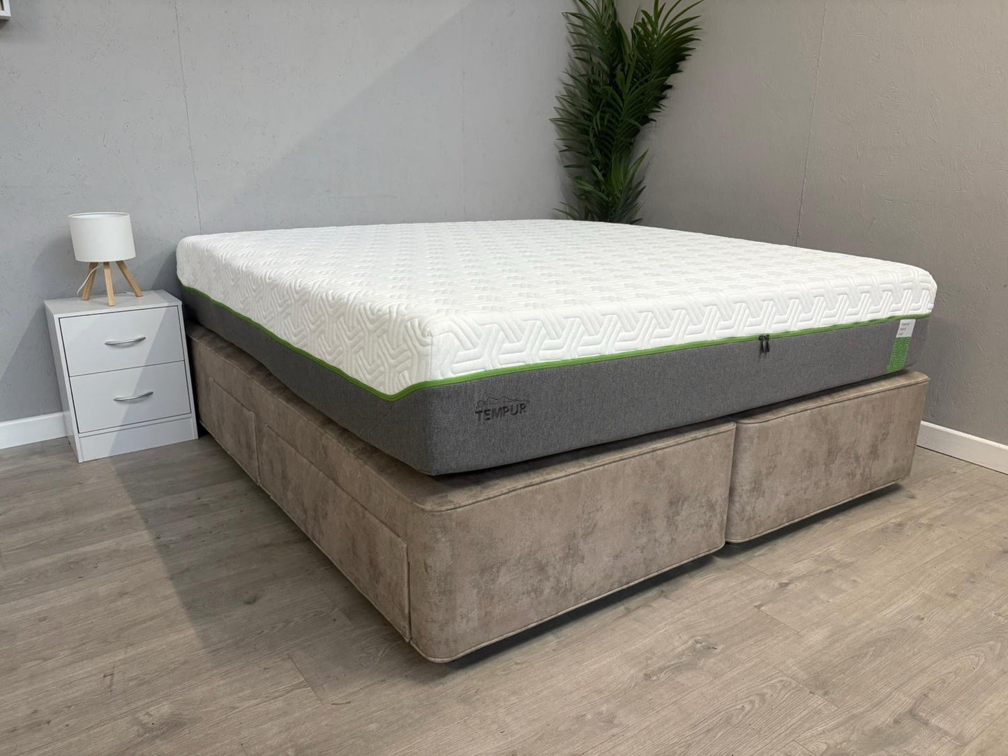 Tempur HYBRID ELITE LUXE 6ft Superking Mattress, Medium - RRP £2,599