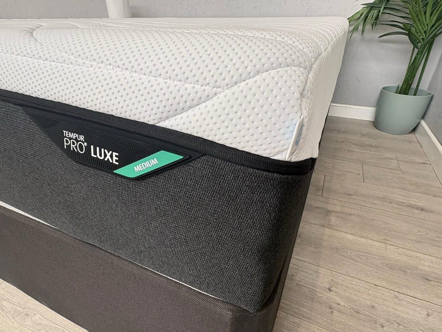 Tempur PRO LUXE Smart Cool 5ft Kingsize Mattress, Medium - RRP £2,599