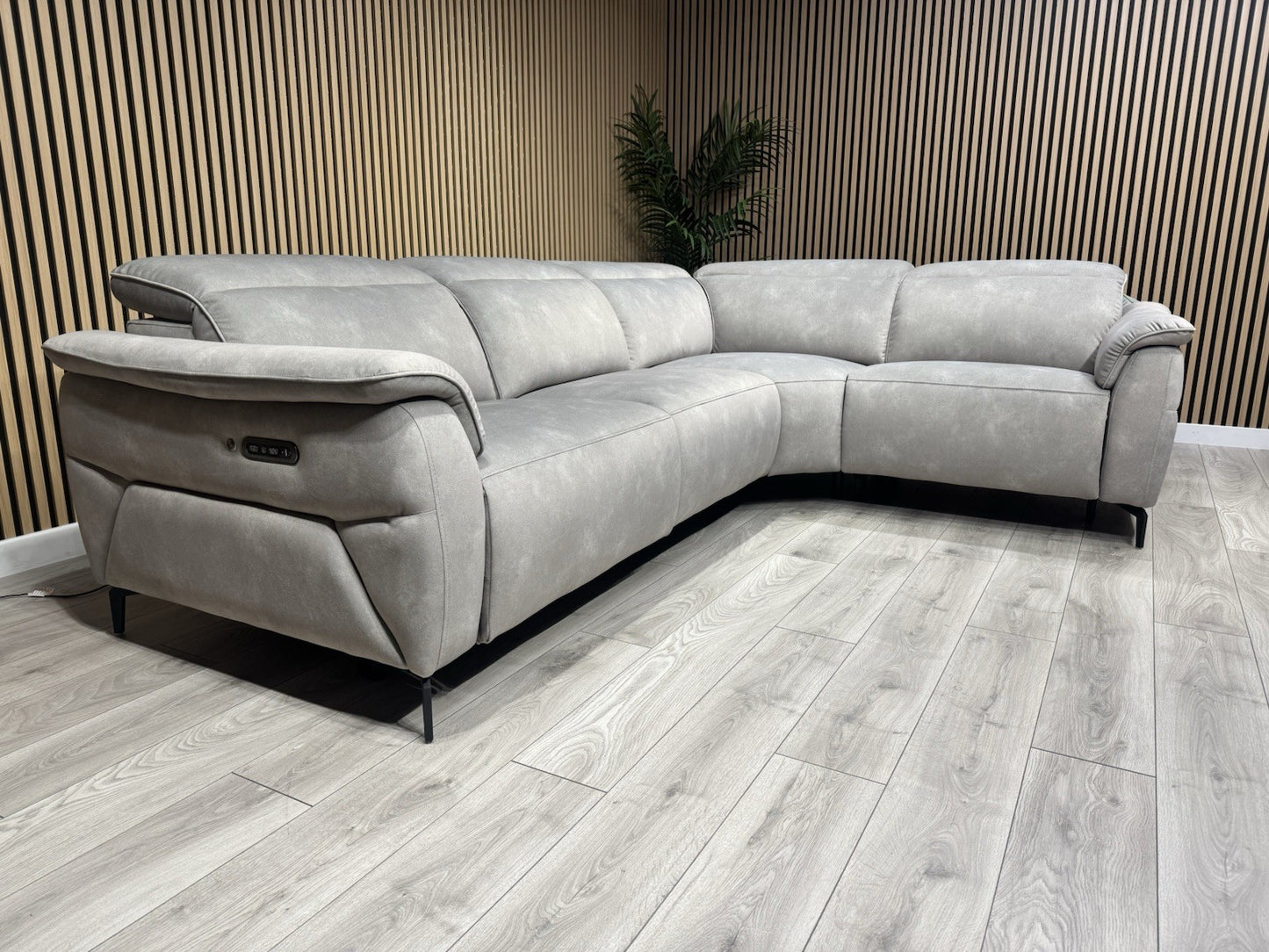 Furniture Village EZRA Style Fabric RHF Corner Sofa Power Recliners - RRP £3295