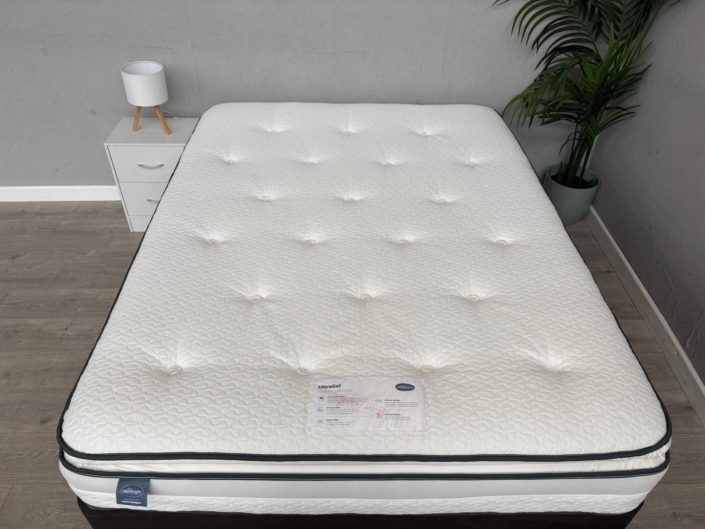 Silentnight UltraGel Miracoil Pillow top 5ft Kingsize Mattress - RRP £999