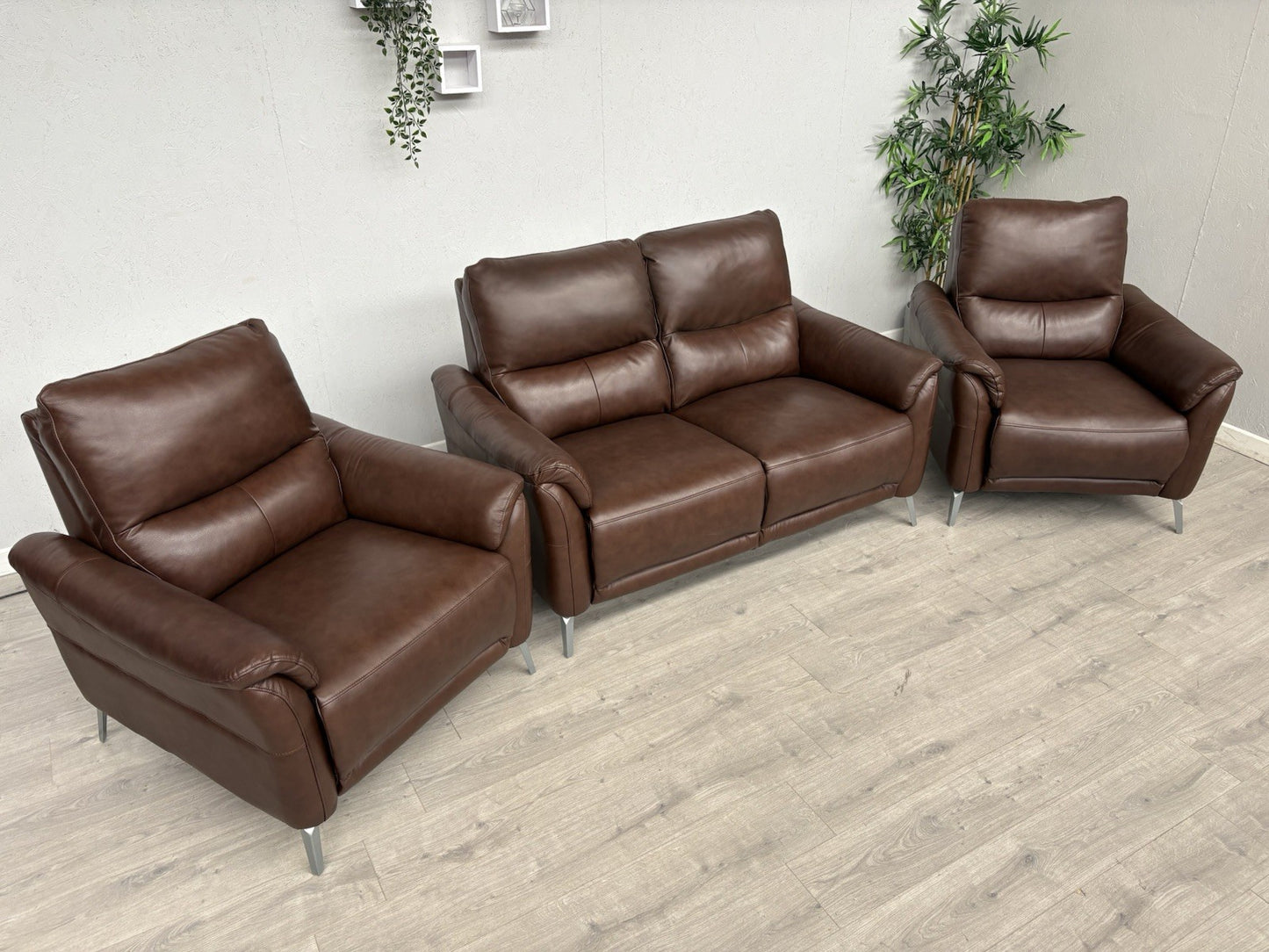 Furniture Village DAYTONA Leather 2 Seater Sofa + 2 x Armchairs - RRP £3,385