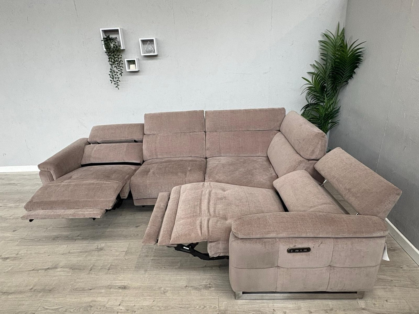 Furniture Village MOET Fabric 2 Corner 1 Power Recliner Corner Sofa - RRP £3295