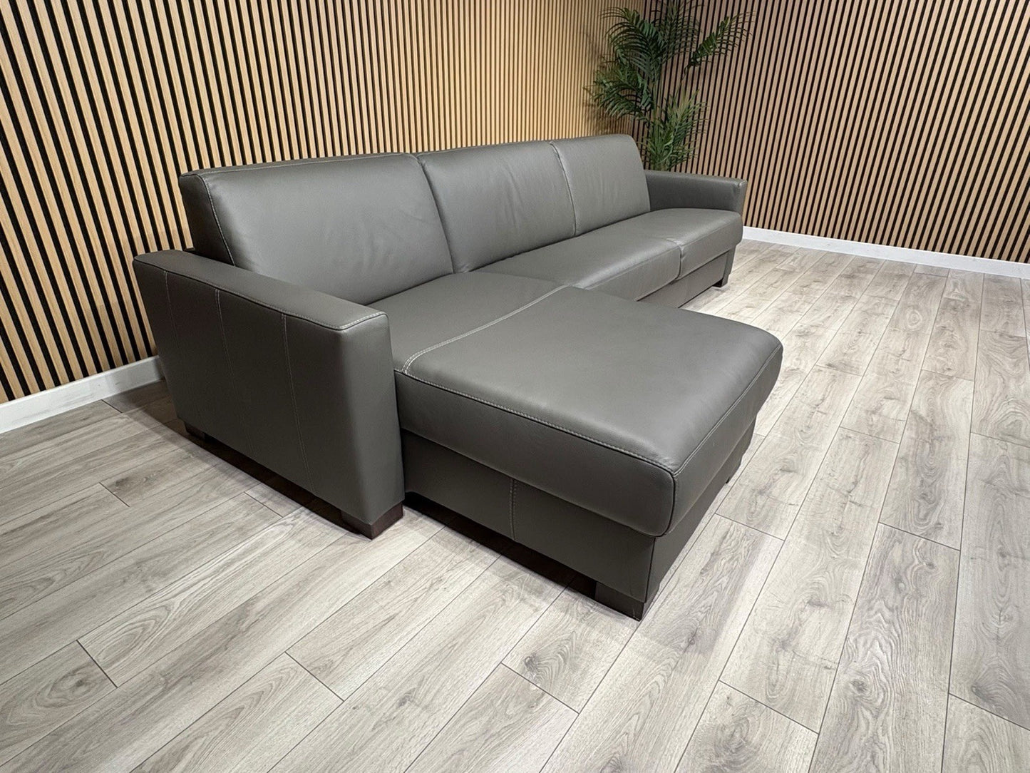 F.V Nicoletti Alcova 3 Seater Leather Sofa Bed with Storage Chaise RRP £4495