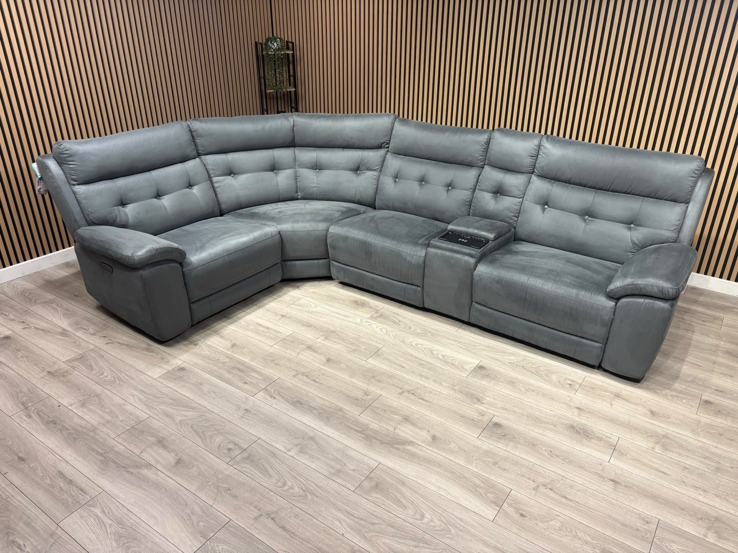 SCS Belford 1 Corner 3 Power Recliner Sofa with Media Console - RRP £2599