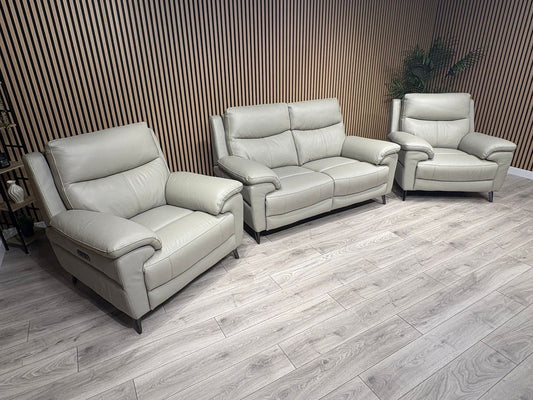 F. Village PANACHE Style Leather 2 Seater Sofa + 2 x Armchairs, Power Recliners