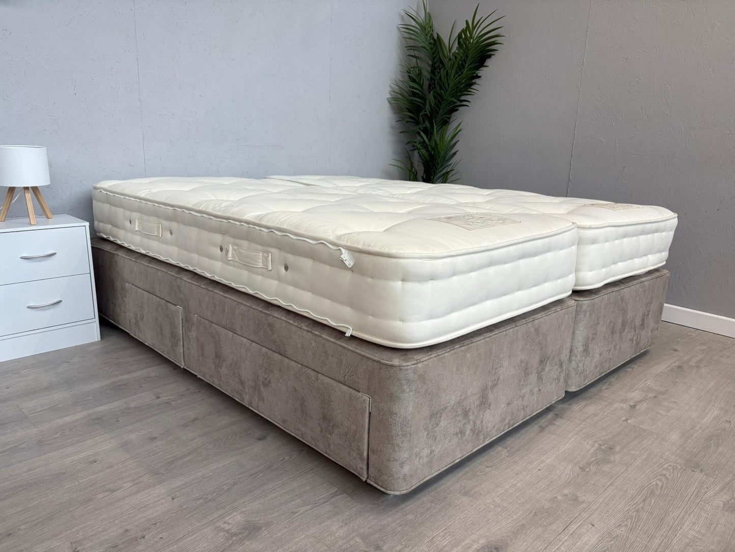Hypnos Luxurious Earth 02 6ft Superking Mattress Zip and Link, Medium RRP £3,299