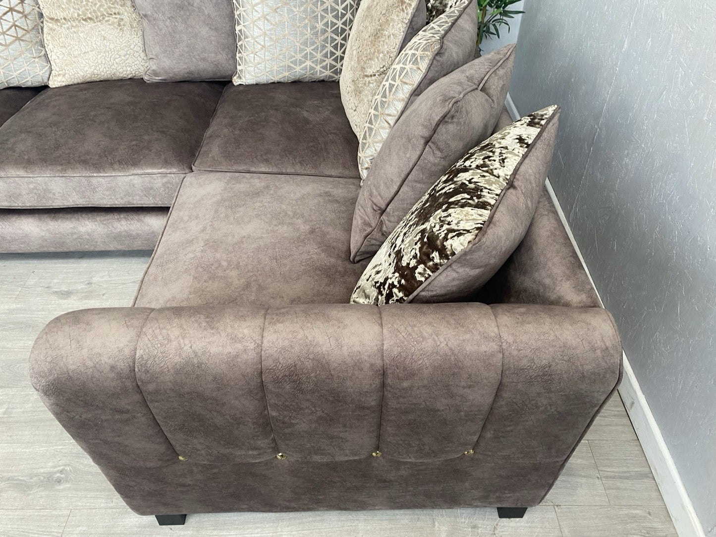 Furniture Village ARIANA Small Fabric RHF Pillow Back Corner Sofa - RRP £3,695