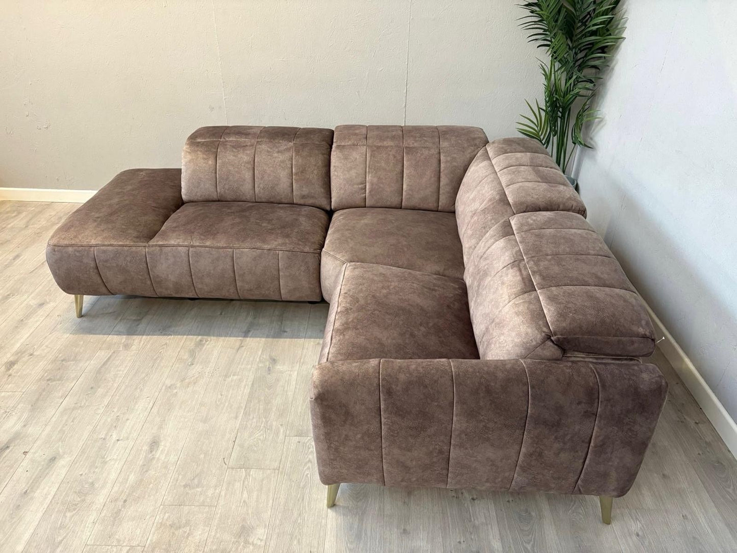 DFS Lidia Right Hand Facing Open Chaise Power Recliner Corner Sofa - RRP £1899