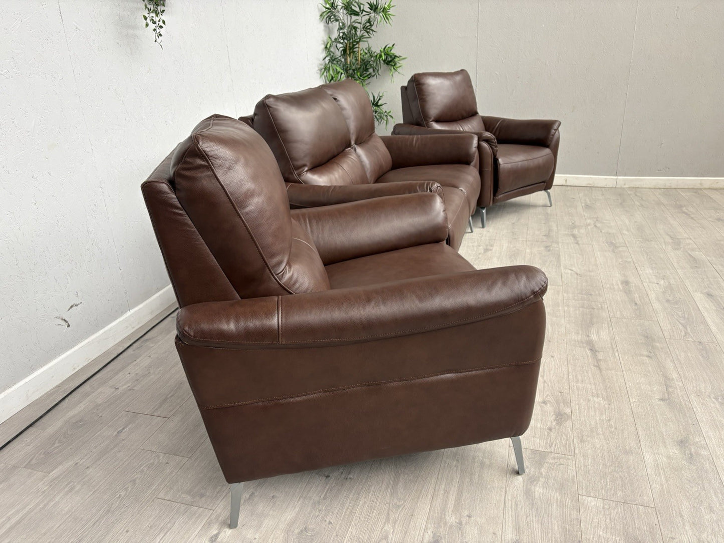 Furniture Village DAYTONA Leather 2 Seater Sofa + 2 x Armchairs - RRP £3,385