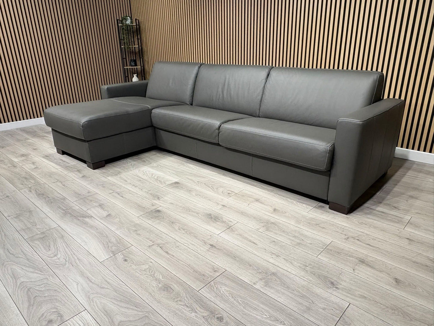 F.V Nicoletti Alcova 3 Seater Leather Sofa Bed with Storage Chaise RRP £4495
