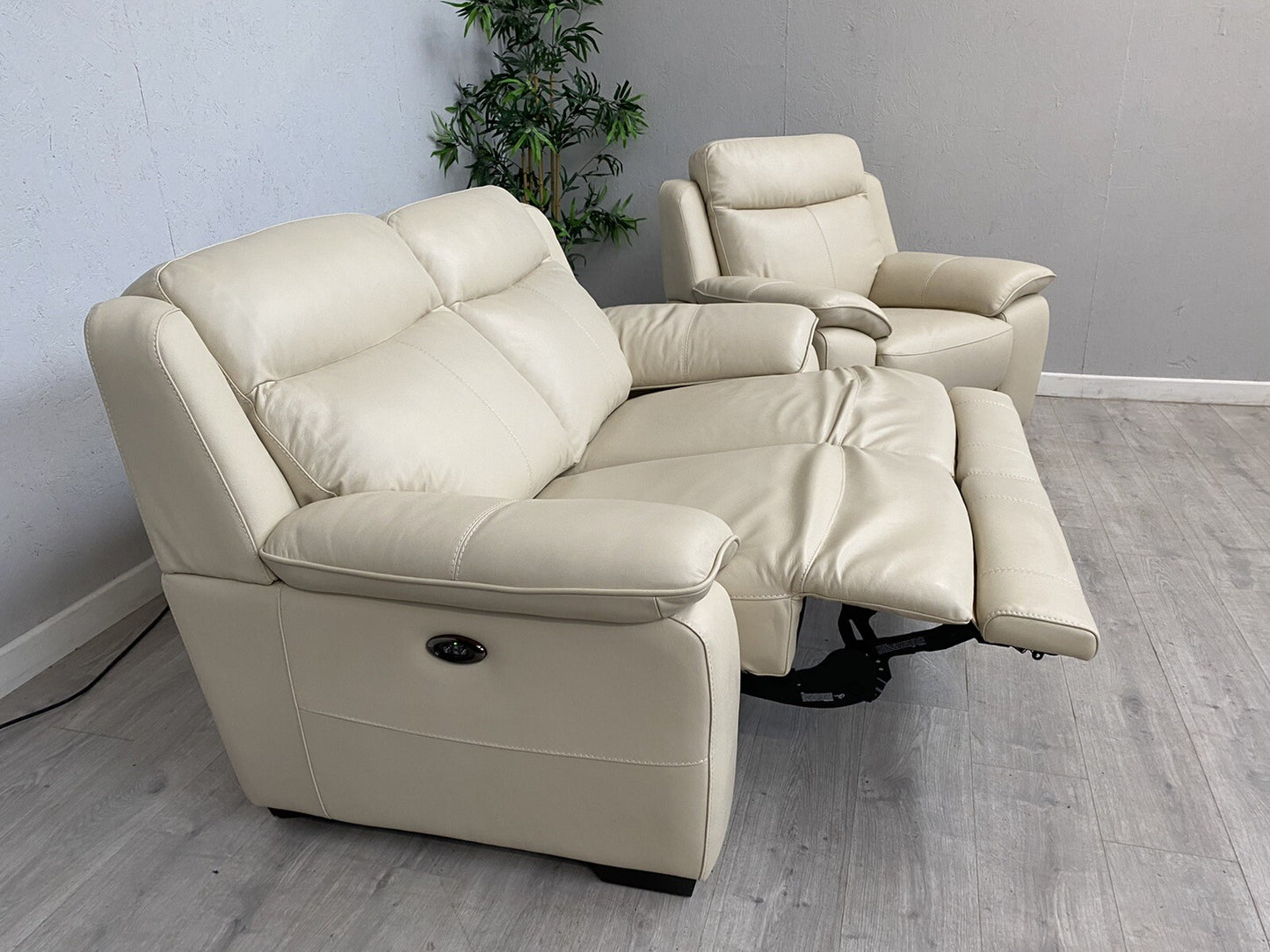 F. Village STARLIGHT EXPRESS Leather 2 Seater Power Recliner Sofa + Armchair