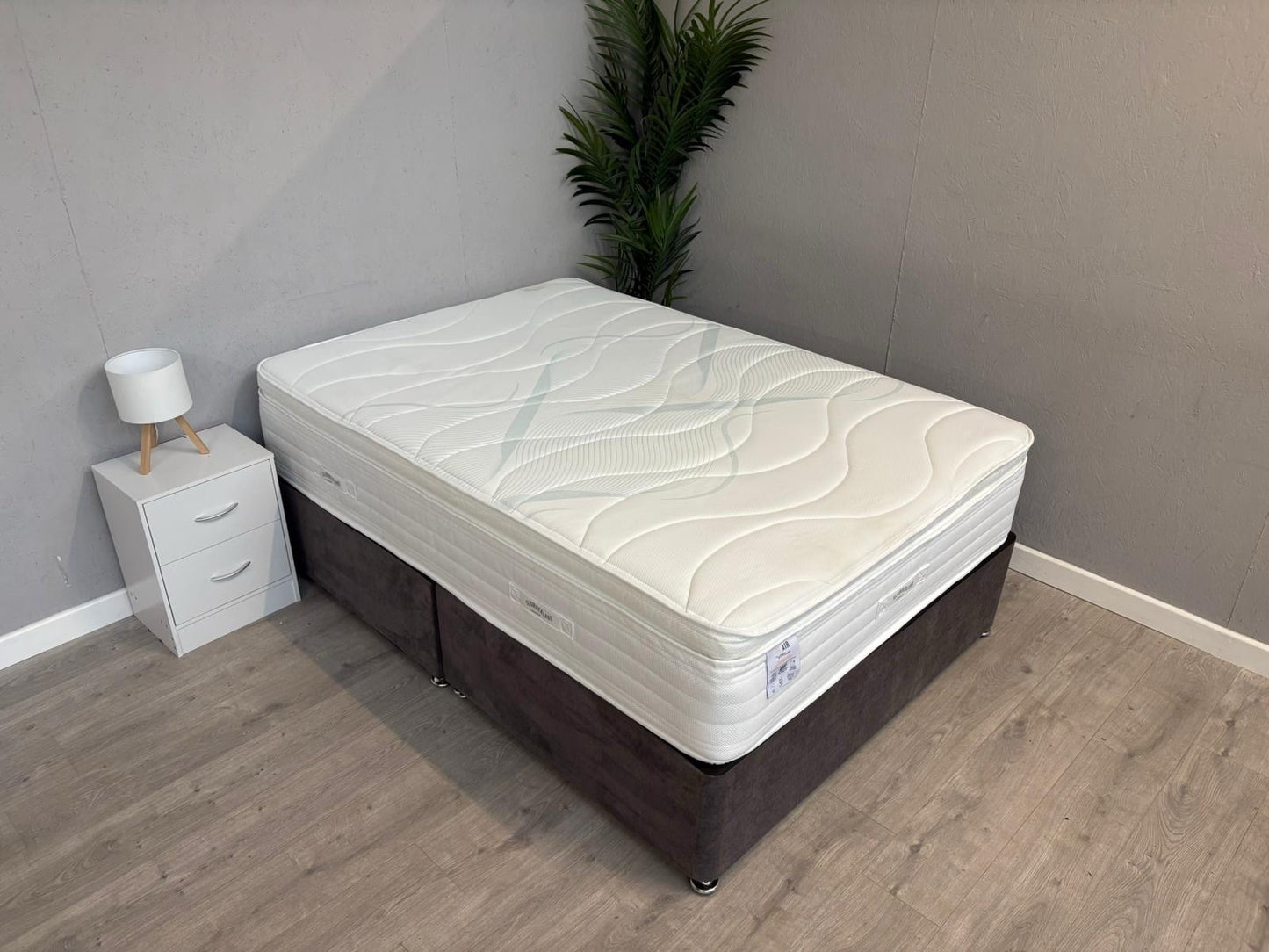 Slumberland AIR 9 Memory 4ft 6 Double Mattress, Firm - RRP £1,099