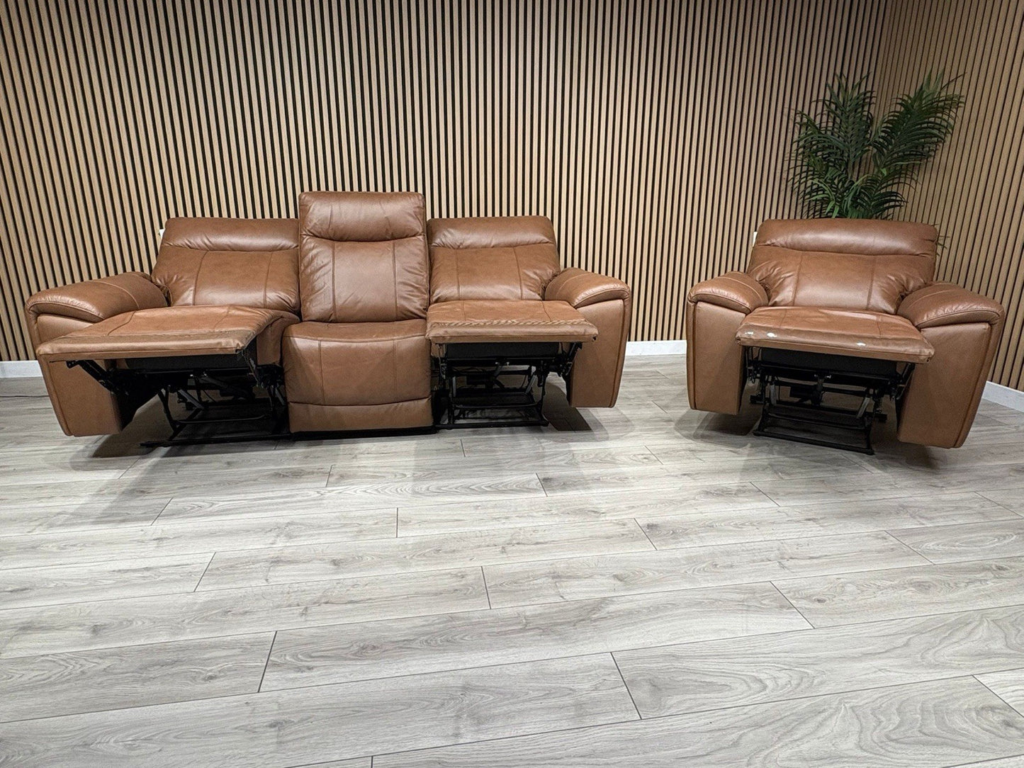 DANETTI Leather 3 Seater Sofa + Armchair Power Recliner Set - RRP: £3298