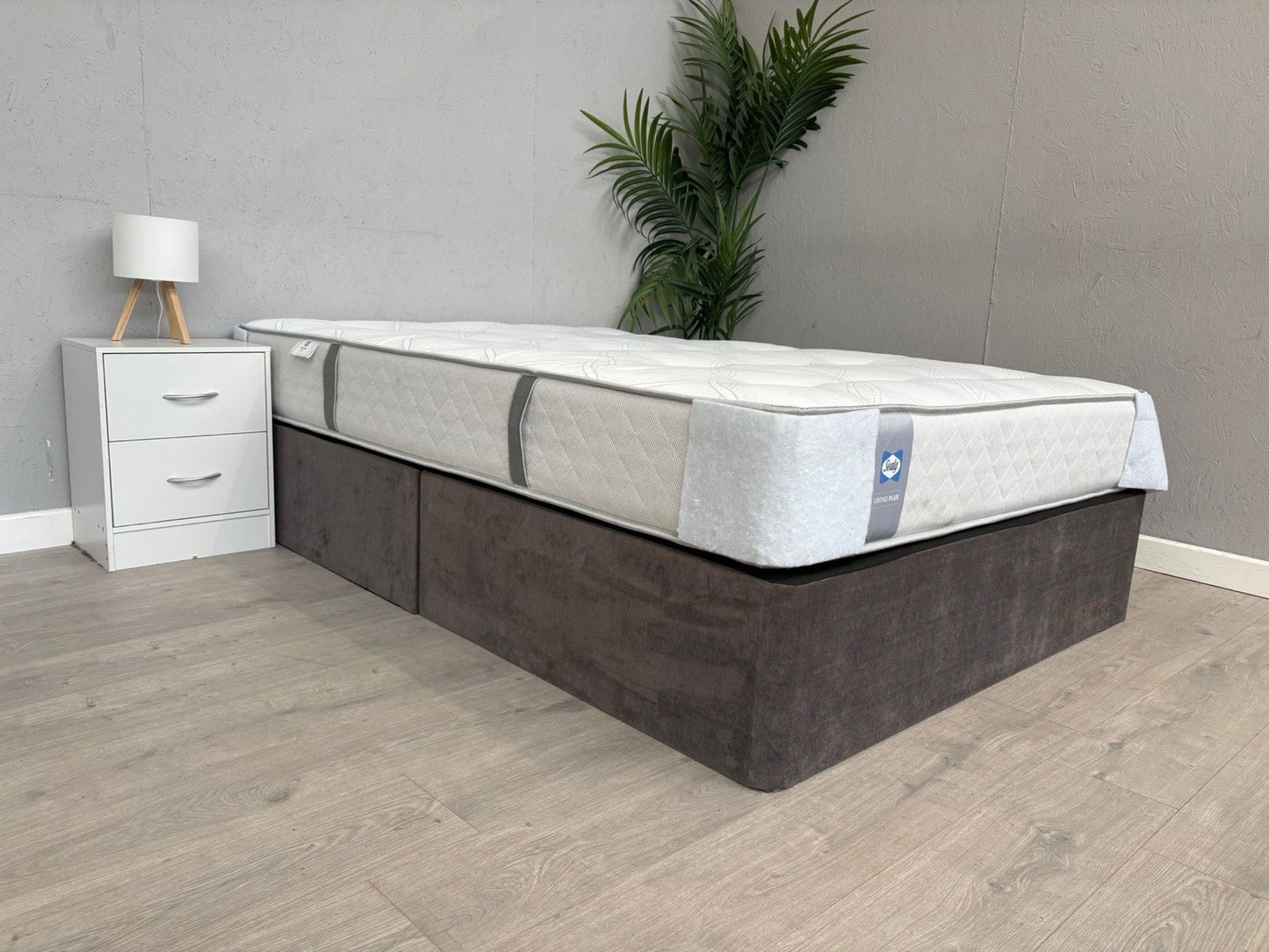 Sealy Ortho Plus Bronze Extra Firm 4ft 6 Double Mattress - RRP £539