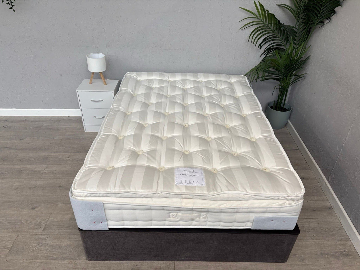 Laura Ashley EMSWORTH 2500 Pocket Pillow Top 4ft 6 Double Mattress - RRP £749