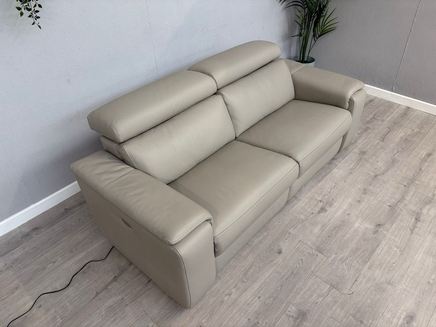 F. Village - Nicoletti DAVIDE Leather 3 Seater Power Recliner - RRP £2845