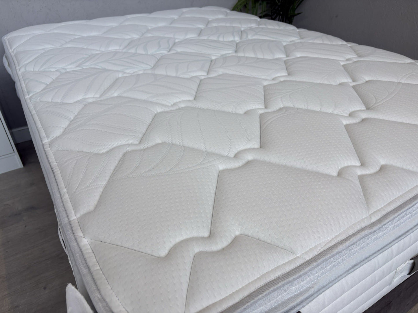 Staples and Co Eco Revitalise Pocket 3800 4ft 6 Double Mattress - RRP £1,499