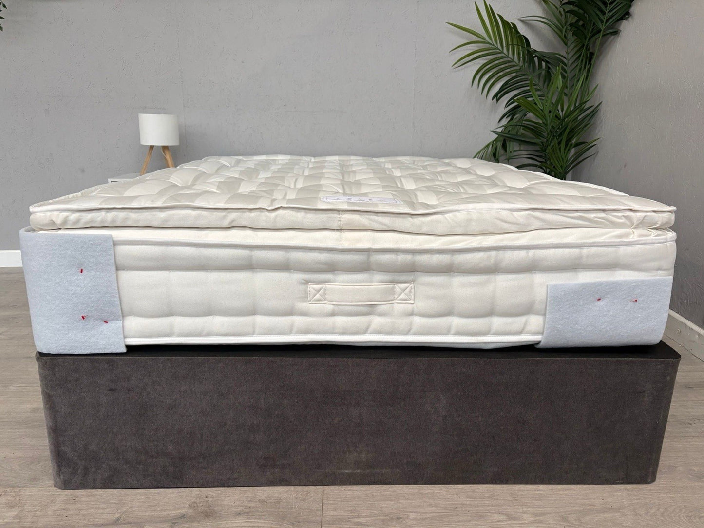 Laura Ashley EMSWORTH 2500 Pocket Pillow Top 4ft 6 Double Mattress - RRP £749