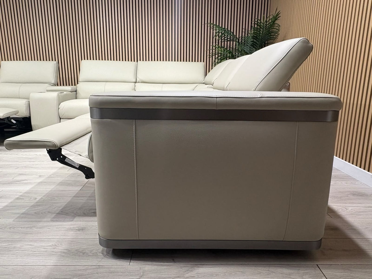 Sofology PLAZA style Leather 2c2 Power Recliner Sofa + Console - RRP £4699