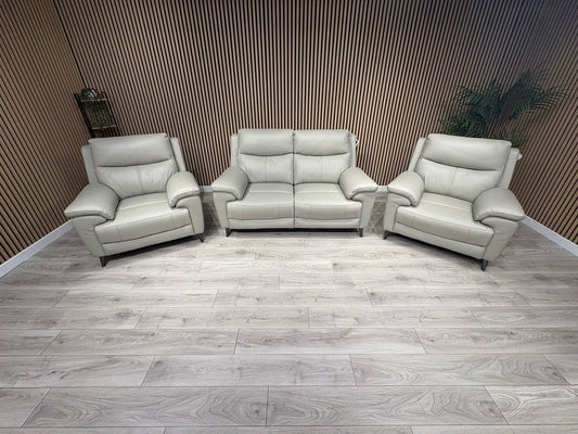 F. Village PANACHE Style Leather 2 Seater Sofa + 2 x Armchairs, Power Recliners