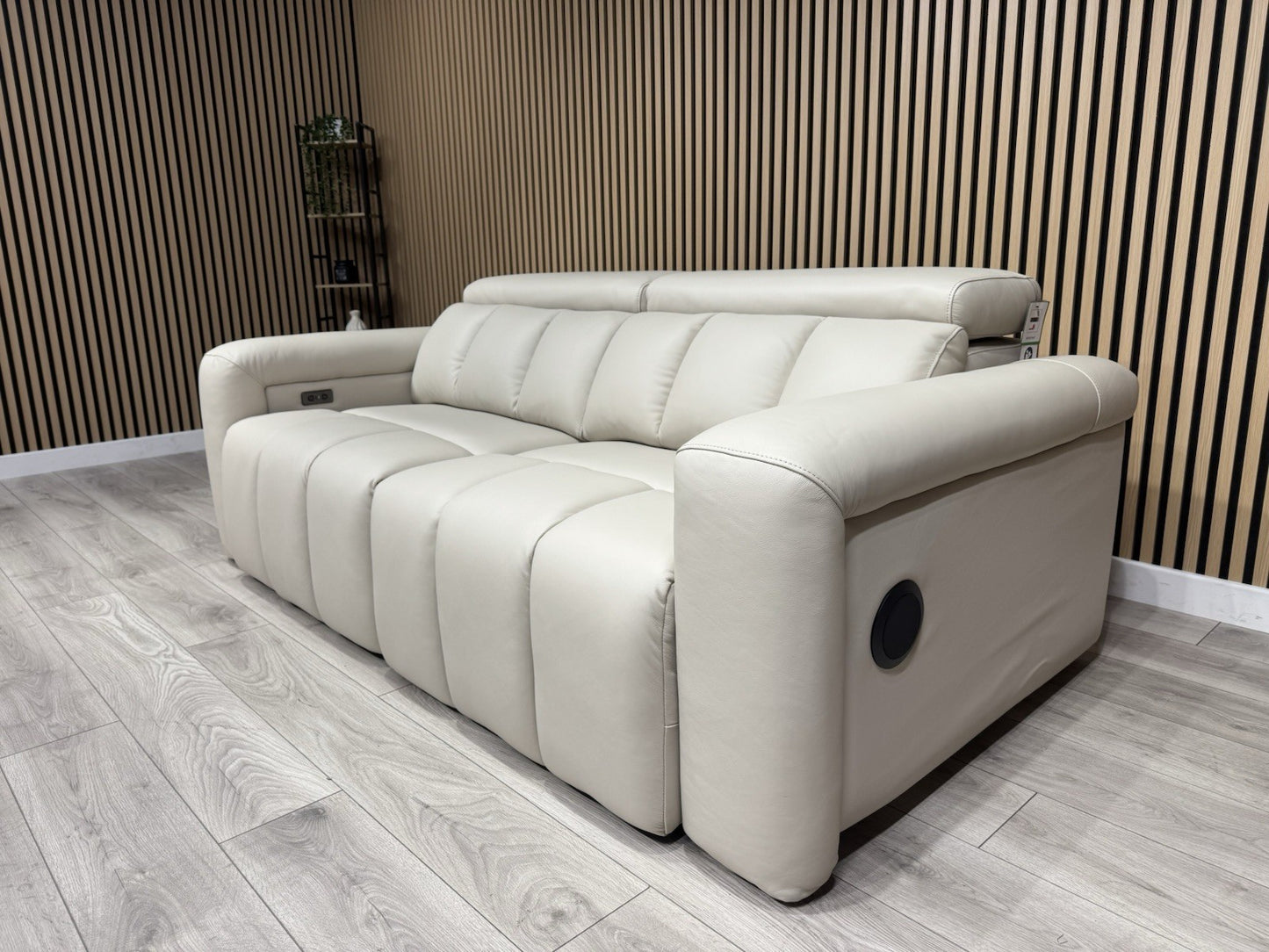 DALLAS Leather 3 Seater Double Power Chaise Sofa, Bluetooth Speakers - RRP £1999