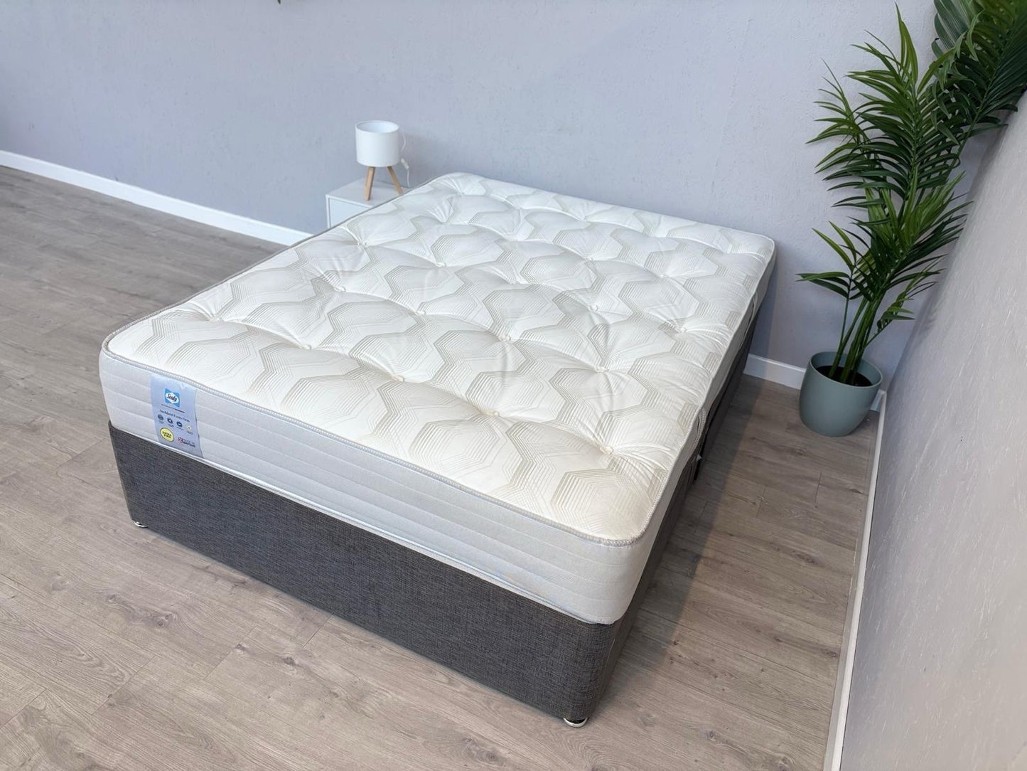 Sealy AUCKLAND Extra Firm 5ft Kingsize Mattress - RRP £1,399