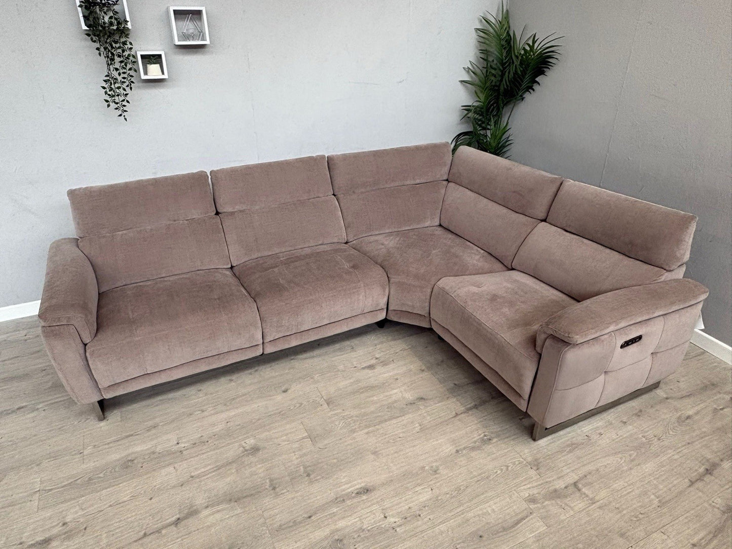 Furniture Village MOET Fabric 2 Corner 1 Power Recliner Corner Sofa - RRP £3295