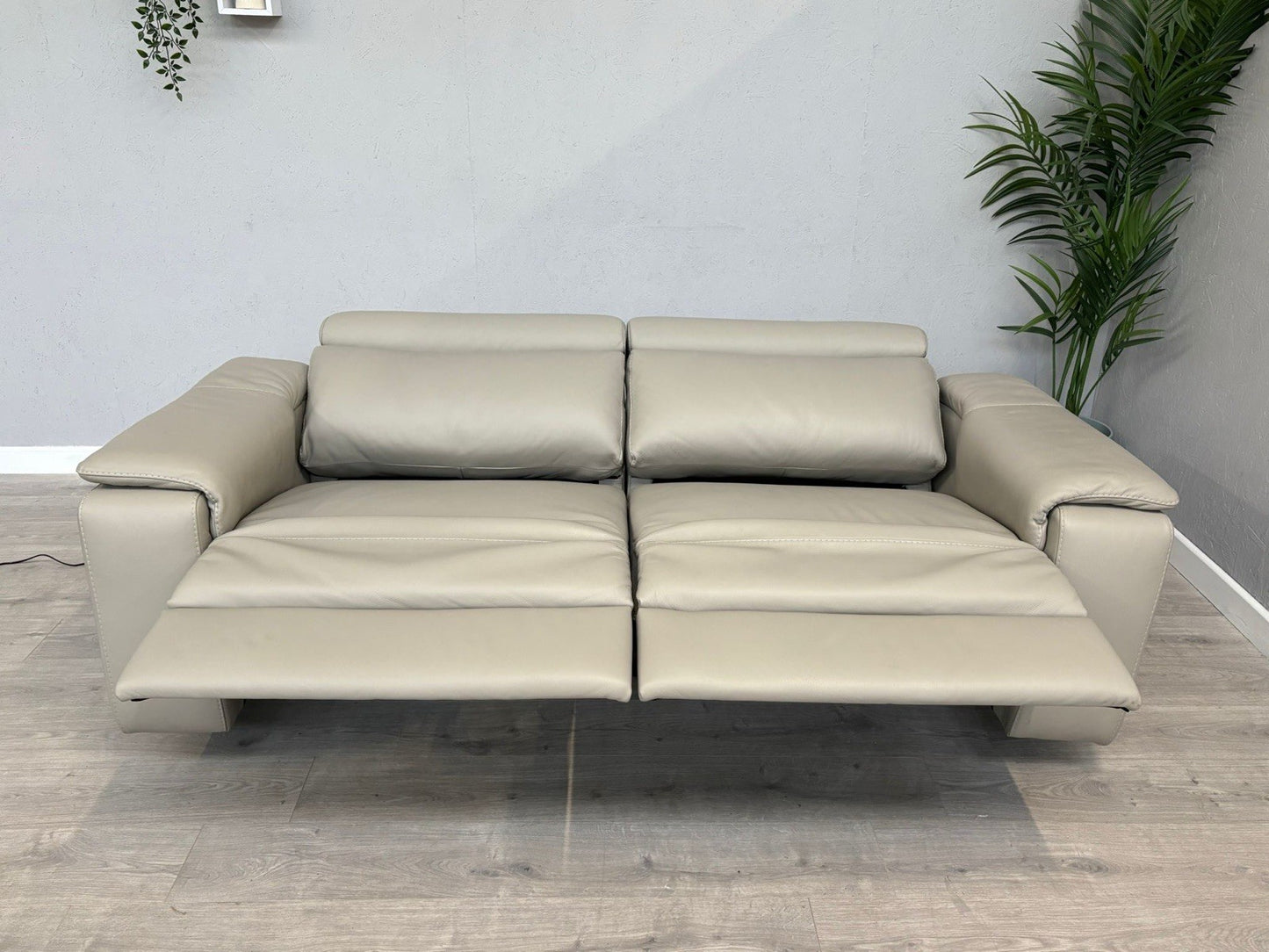 F. Village - Nicoletti DAVIDE Leather 3 Seater Power Recliner - RRP £2845