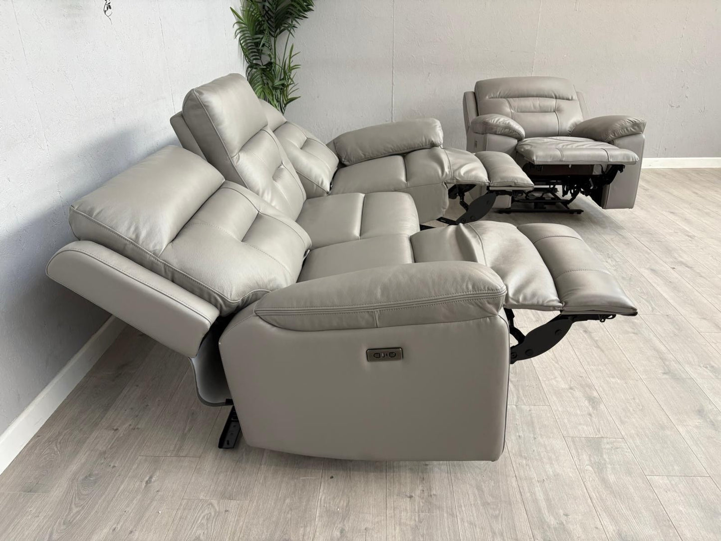 DFS Braylan Leather 3 Seater + Armchair, Power Recliner Sofa Set - RRP £2,248