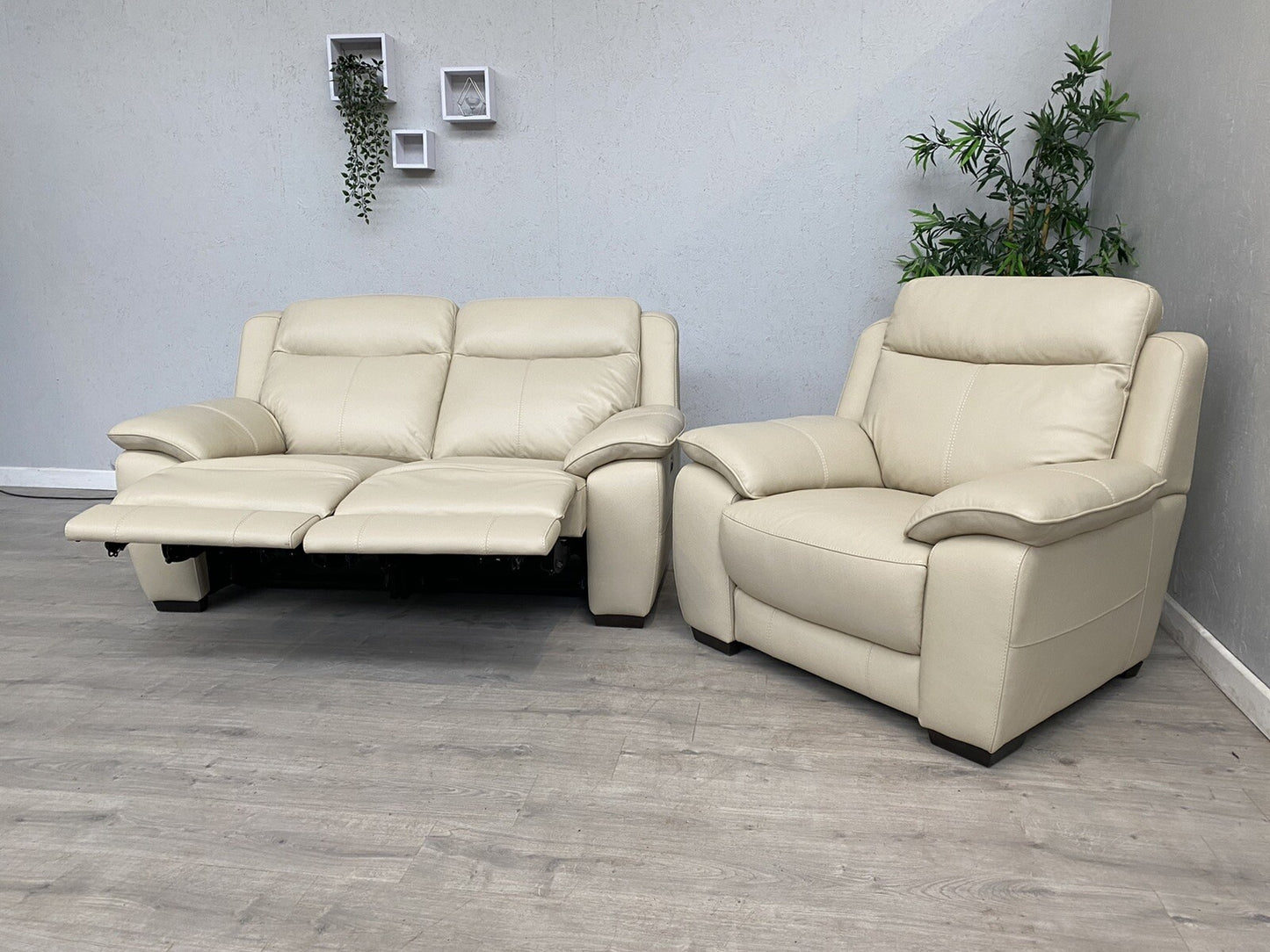 F. Village STARLIGHT EXPRESS Leather 2 Seater Power Recliner Sofa + Armchair