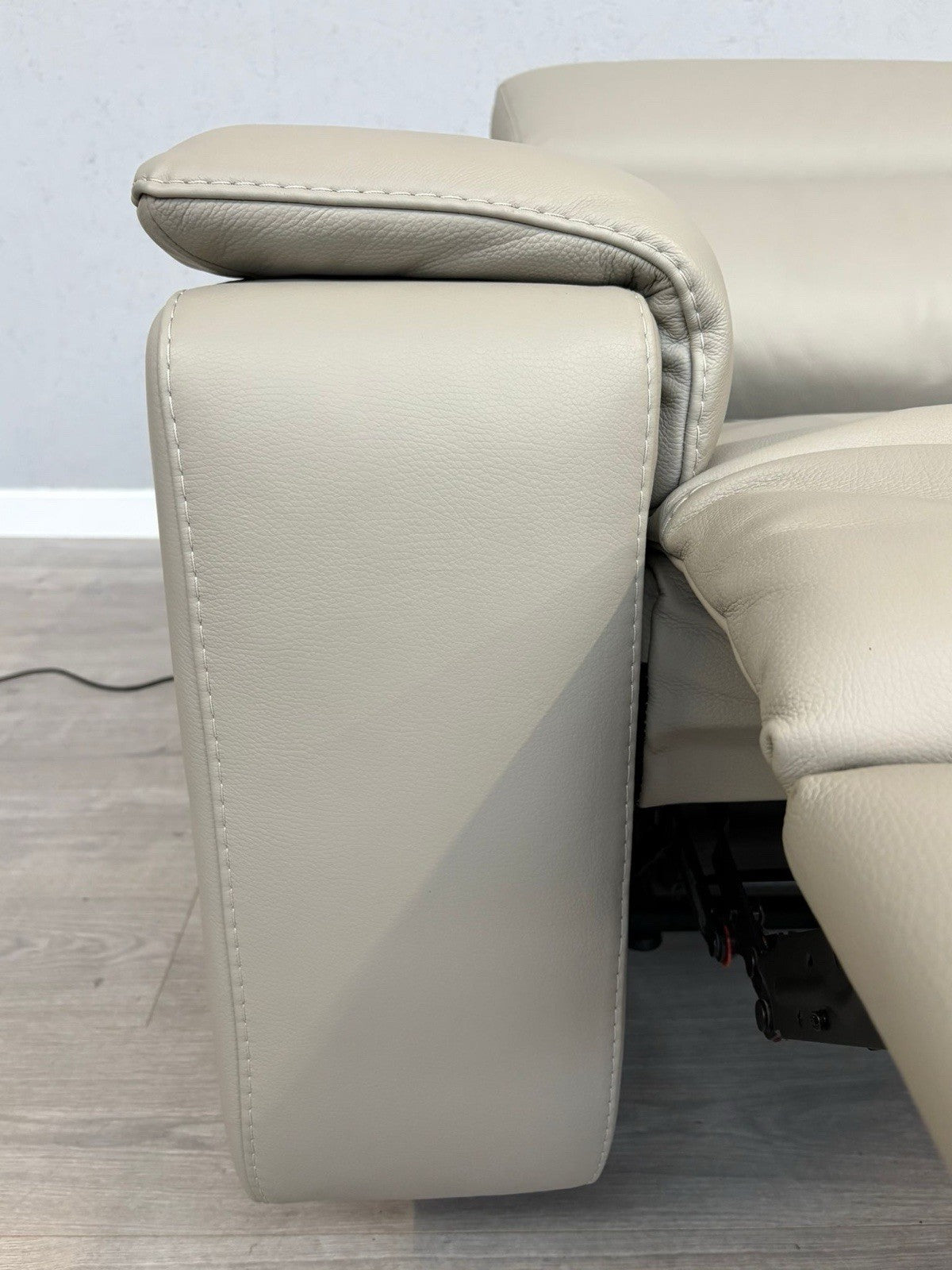 F. Village - Nicoletti DAVIDE Leather 3 Seater Power Recliner - RRP £2845