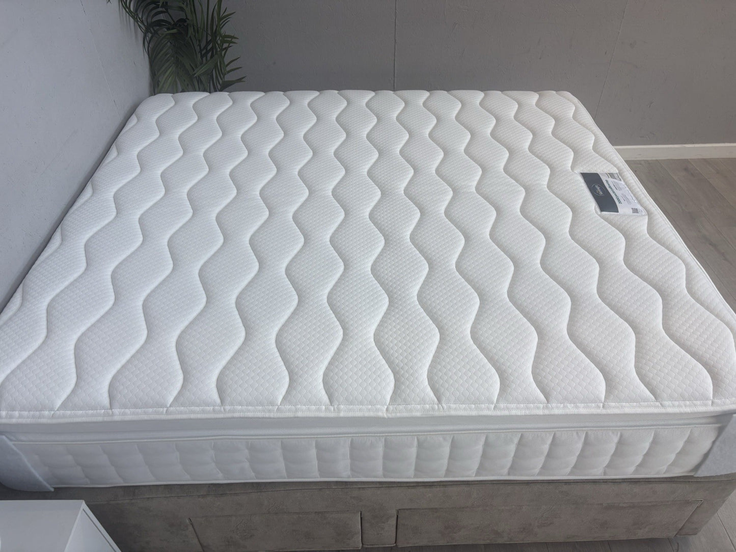 Silentnight 2000 Pocket Pillowtop 6ft Superking Mattress - RRP £1,099