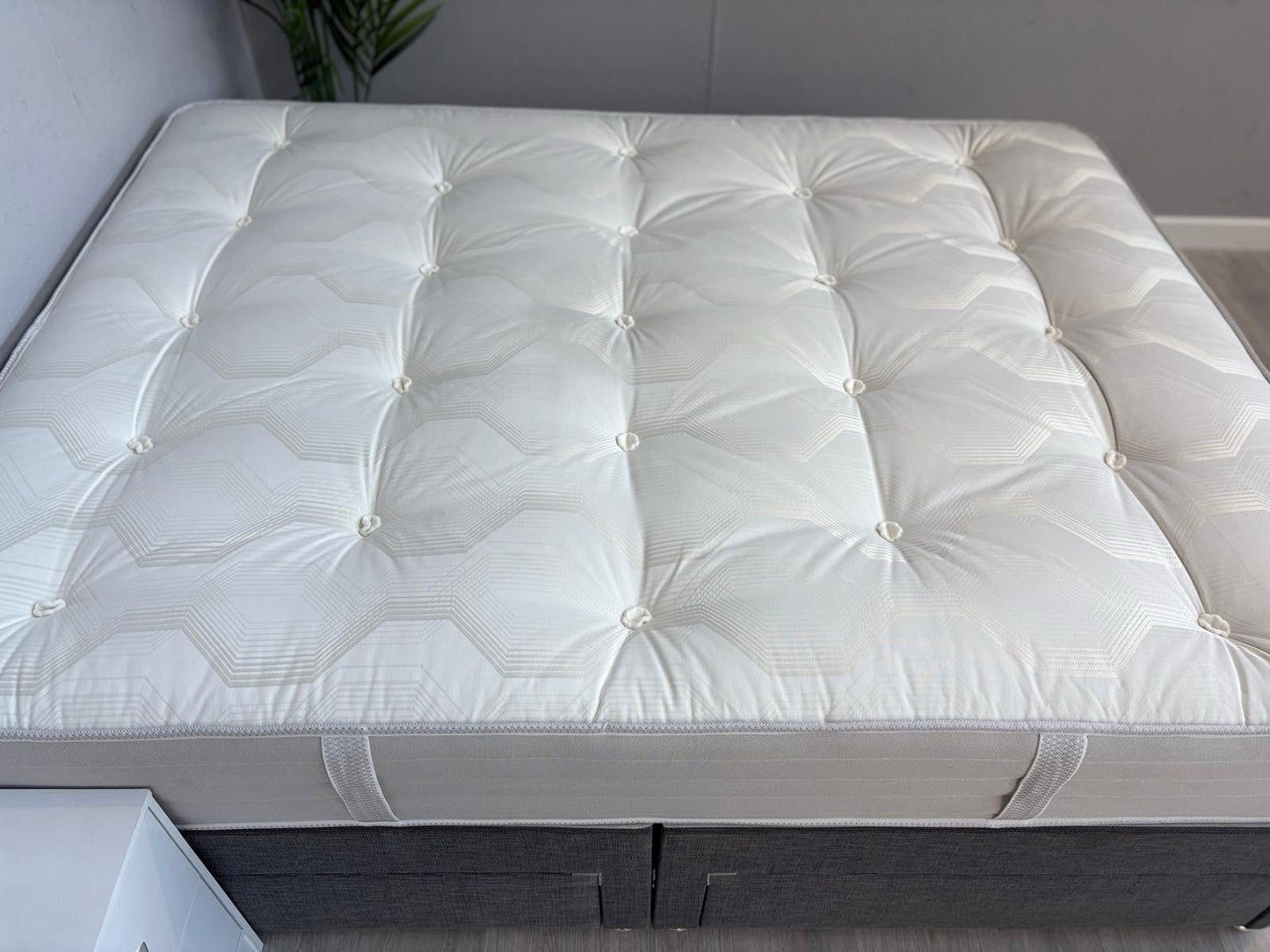 Sealy AUCKLAND Extra Firm 5ft Kingsize Mattress - RRP £1,399