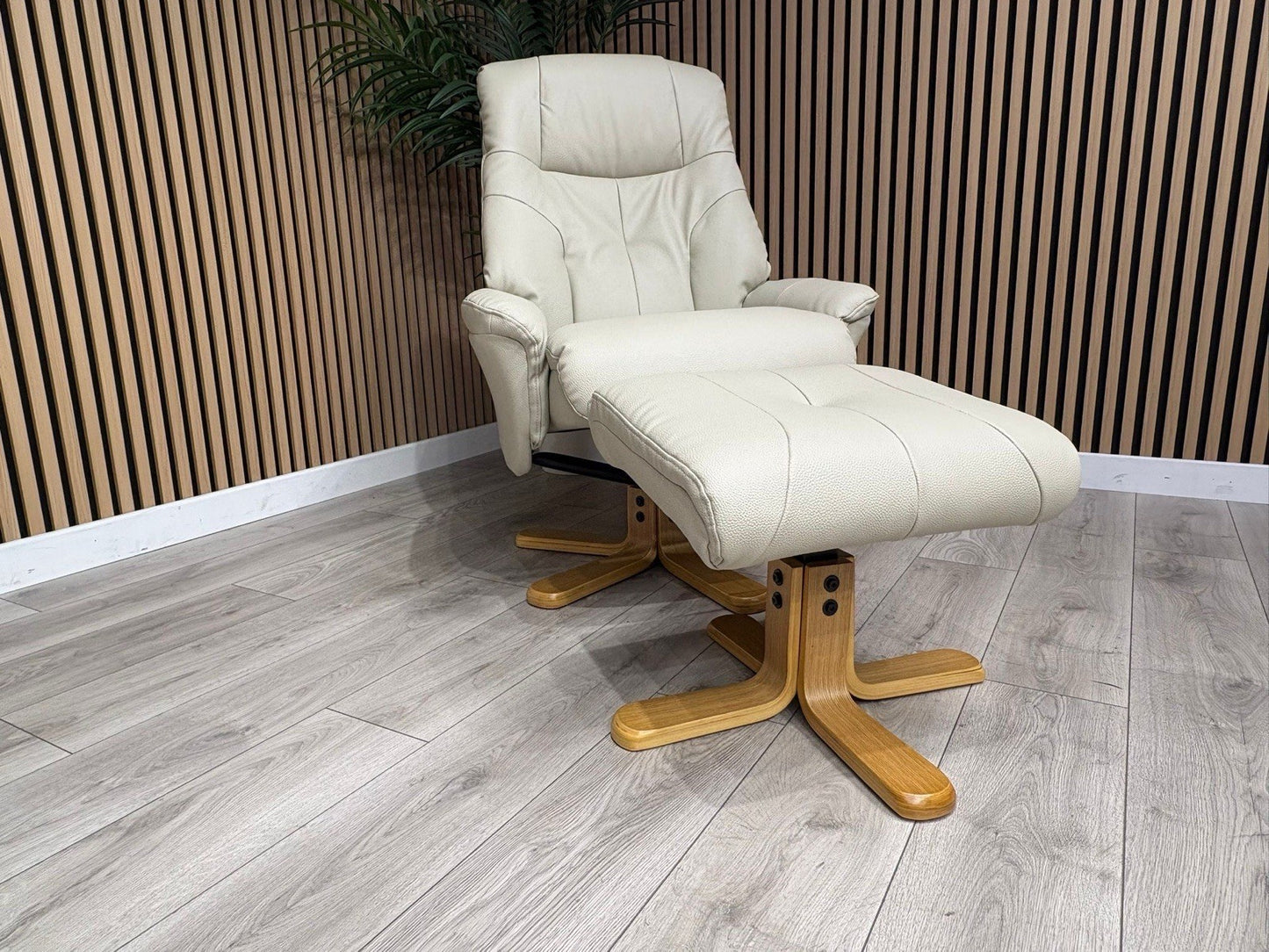 Relaxed Swivel Recliner Chair + Footstool RRP £1099