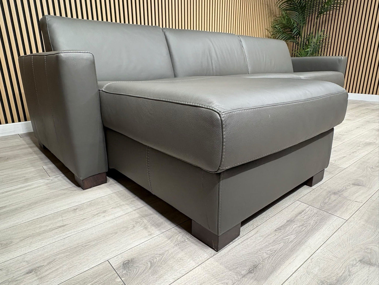 F.V Nicoletti Alcova 3 Seater Leather Sofa Bed with Storage Chaise RRP £4495