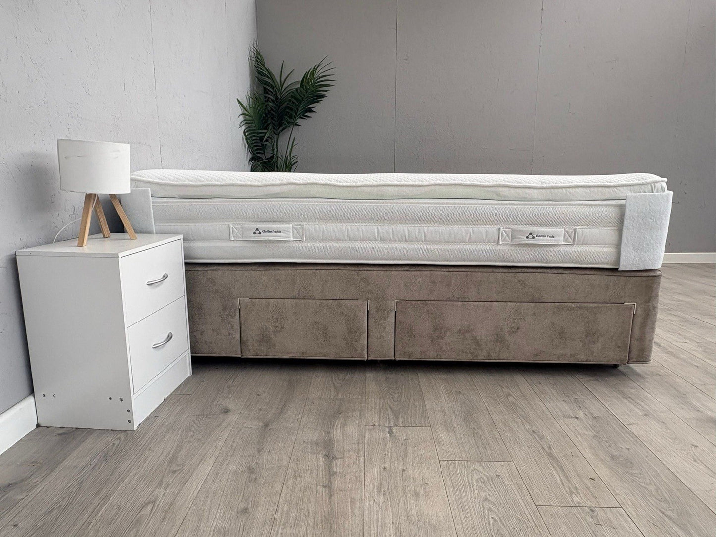 Silentnight 2000 Pocket Geltex Pillowtop 6ft Superking Mattress - RRP £1,299