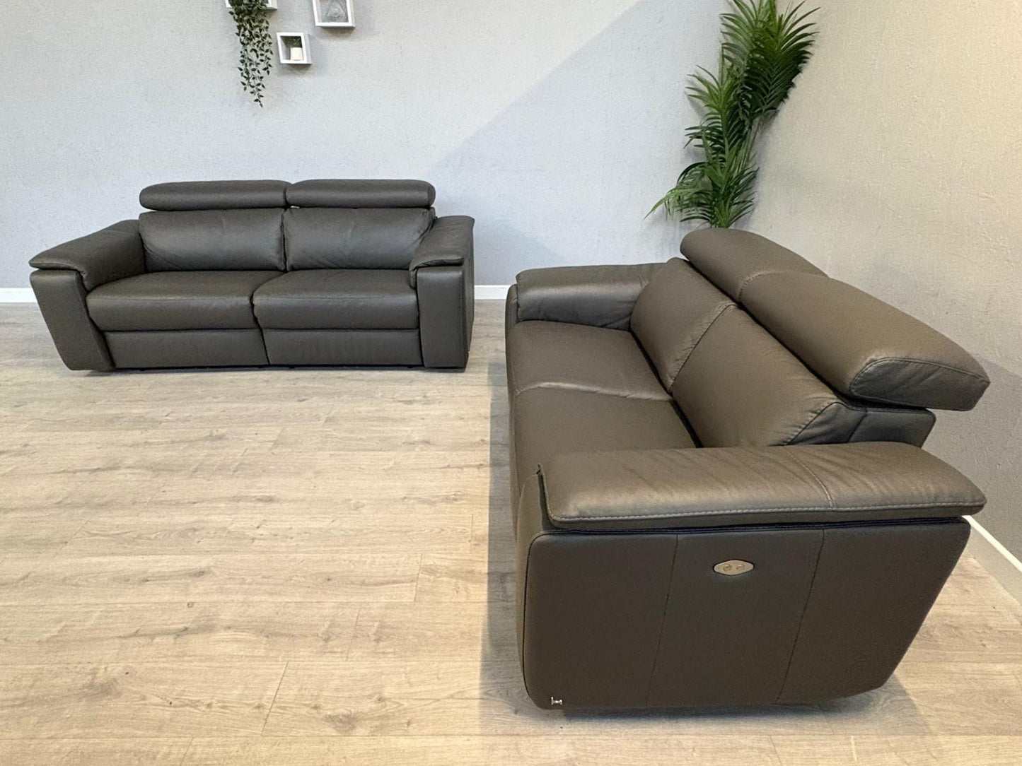 F.V. - Nicoletti DAVIDE Leather 3 + 2 Seater Power Recliner Sofas - RRP £5,440